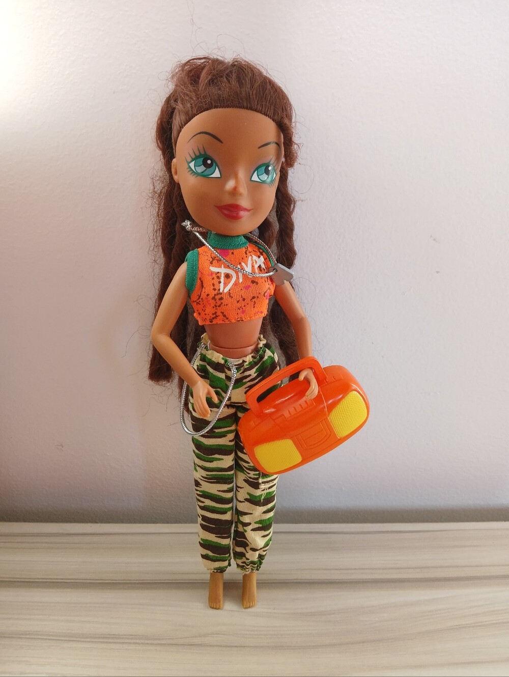 Diva Teenz Divine Divaz Fashion Doll African American with Accessories #1471
